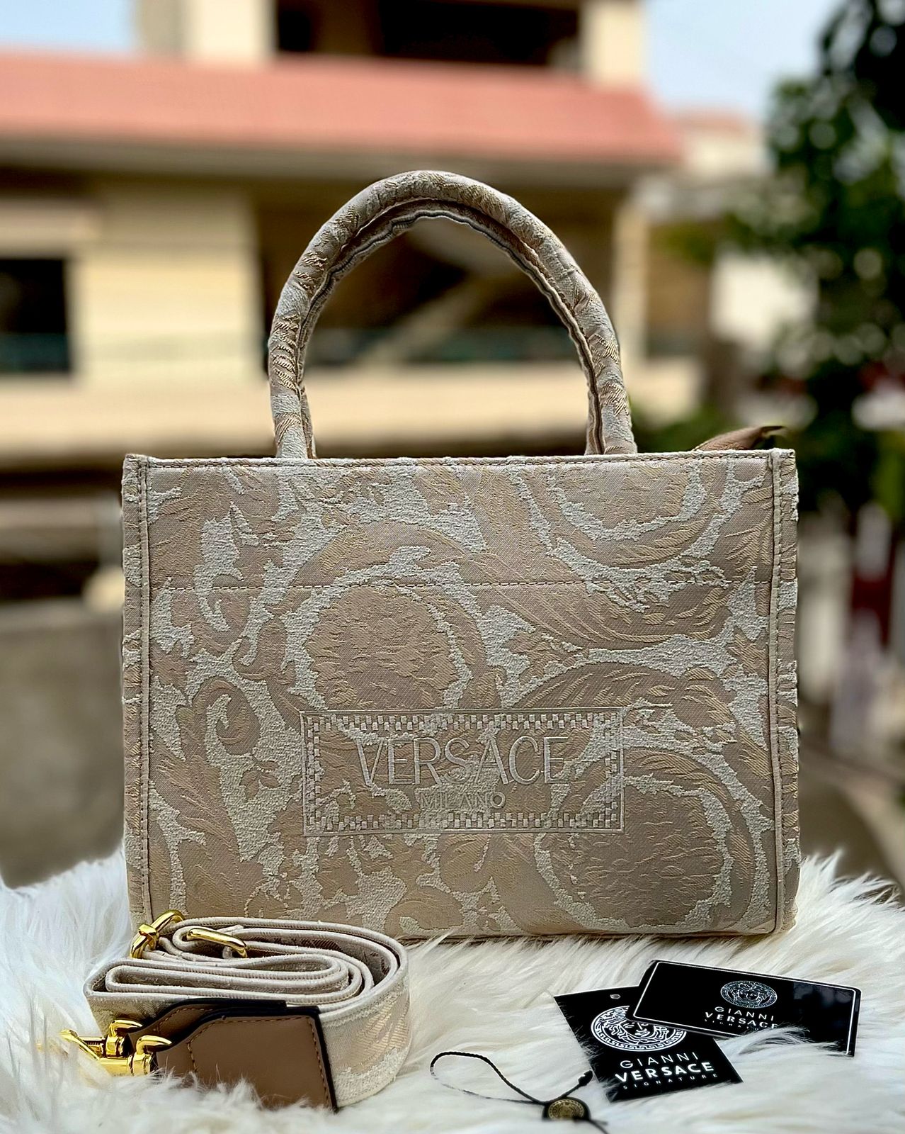 VERSACE