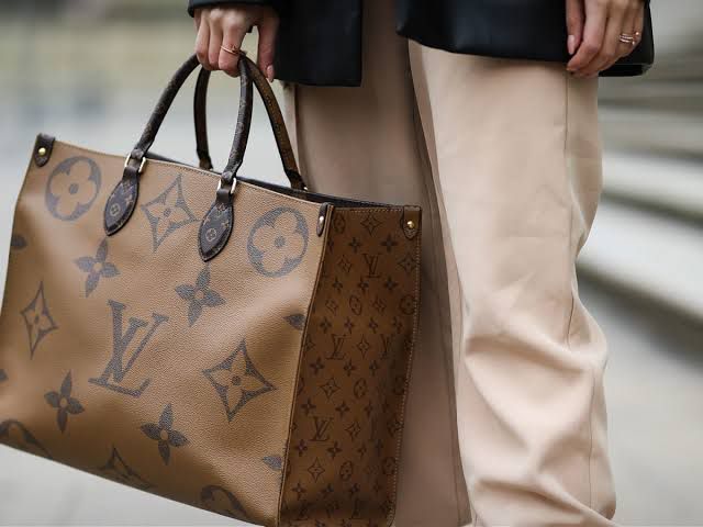 LV-OnTheGo Monogram