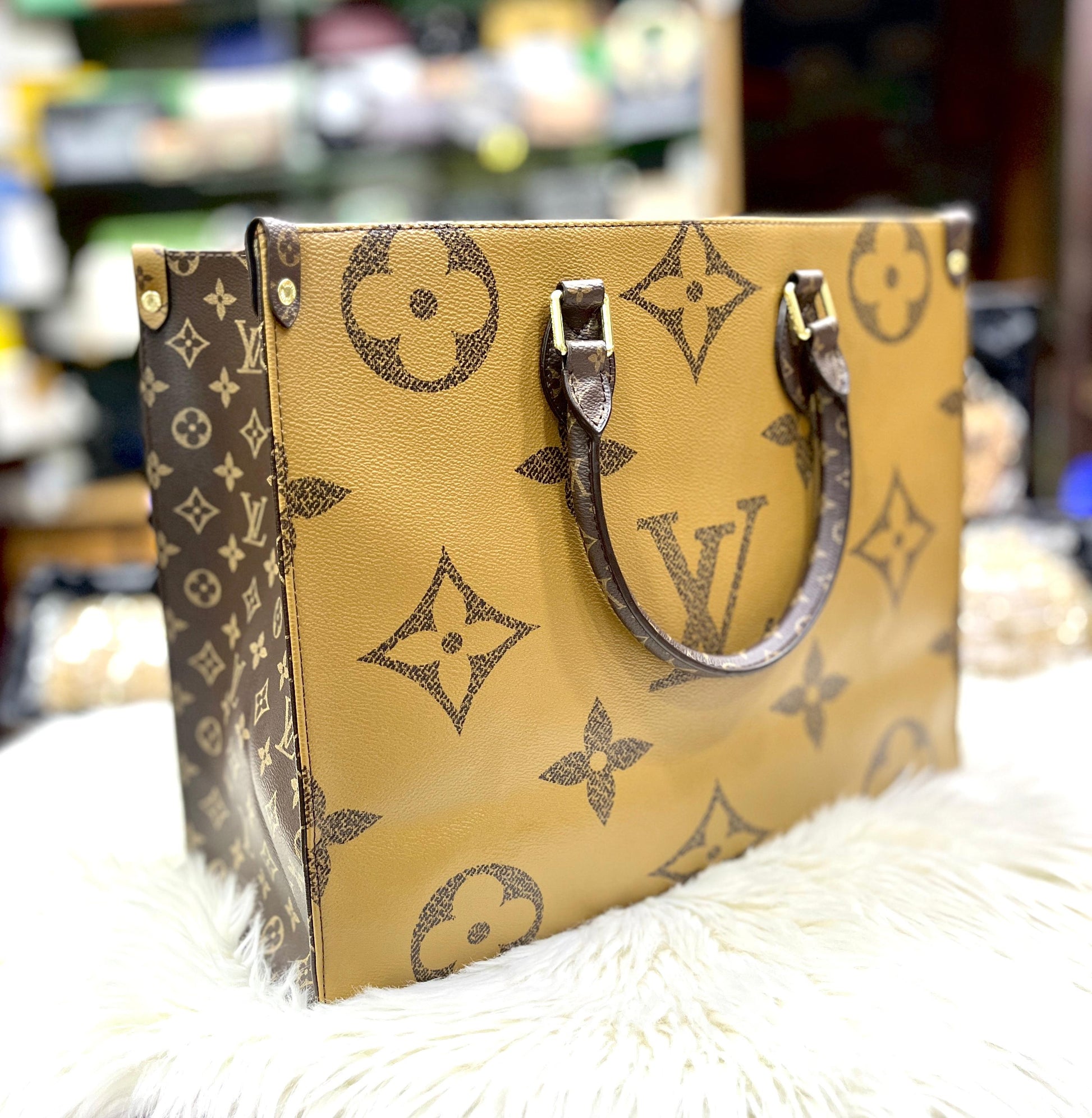 LV-OnTheGo Monogram