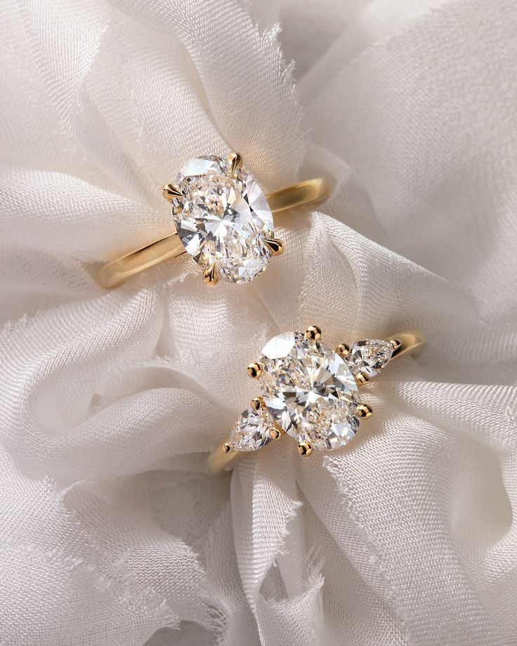 Timeless Oval Solitairs